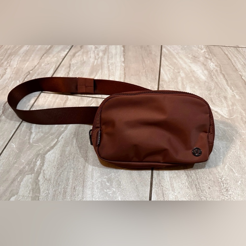 Lululemon Everywhere Belt Bag